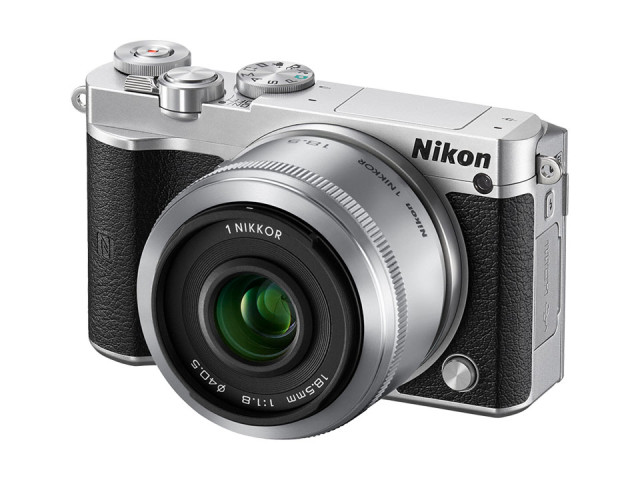 Nikon NIKON 1 J5 SILVER 3回使用 望遠レンズつき