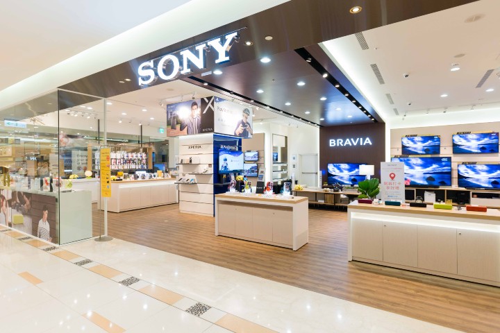 圖說1_全新Sony Store 台北復興直營店結合品牌各項傳遞感動體驗的影音娛樂產品，以「家」的概念為中心，營造讓每位家庭成員都能在店內自在探索、滿足視聽感官的愜意空間！.jpg