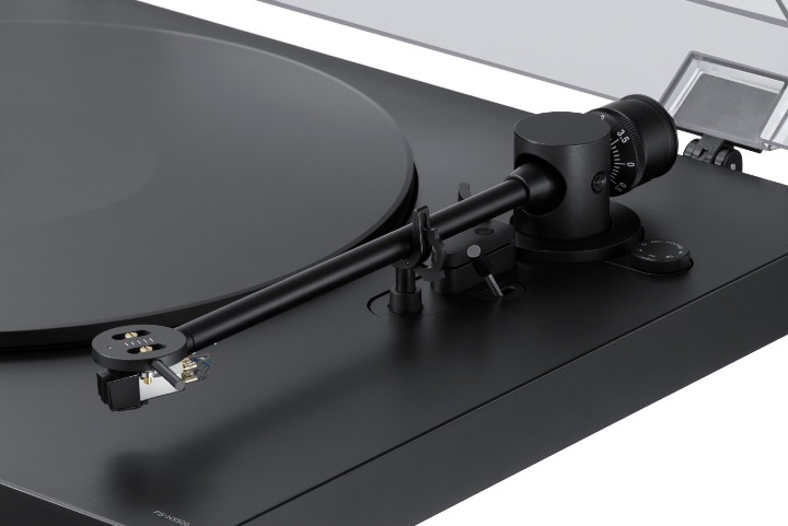 圖3)Sony PS-HX500選擇使用整合了唱頭的直臂結構，以確保唱臂輕巧且堅固，實現令人驚豔的精準音質與立體感。.jpg