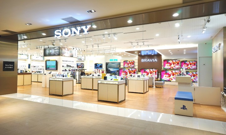 Sony Store 台中直營店嶄新登場，以木質、溫暖的整體設計，打造更明亮寬敞的消費環境。.jpg