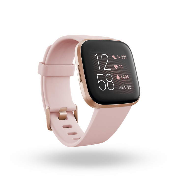 【圖三】配戴全新Fitbit Versa 2，協助打造無懈可擊的自我風格，展現超凡脫俗的氣質。(圖為Versa 2 花瓣粉／玫瑰銅鋁製材質款式)....jpg