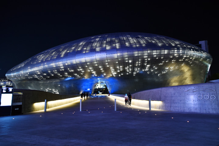 Attractive Dongdaemun Design Plaza.jpg