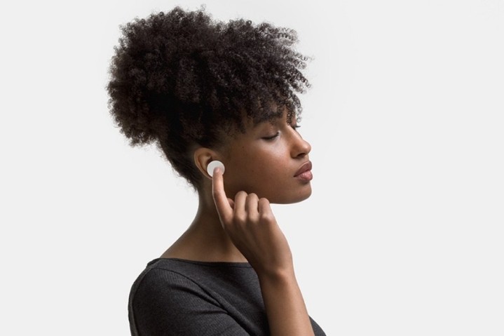 微軟的真無線藍牙耳機 Surface Earbuds 將延至 2020 年春季上市