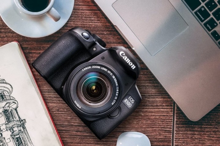 02_Canon-EOS-850D-刷新畫質與靈活操作性，滿足與時俱進的規格挑戰%u3002.jpg