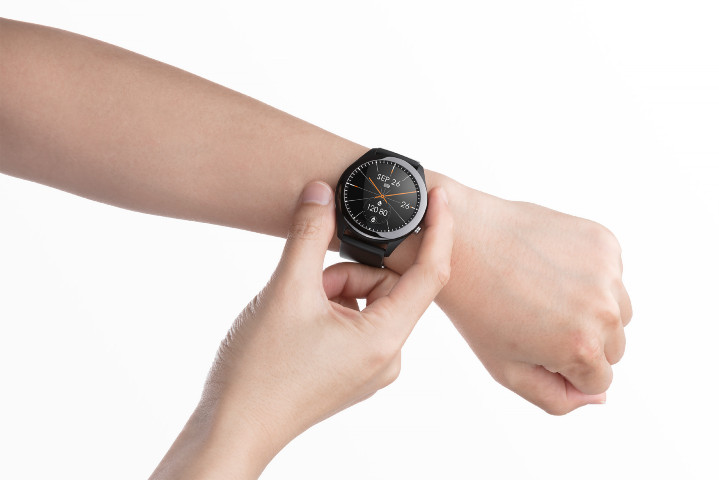 外觀更時尚、也能測血壓　華碩 VivoWatch SP 智慧手錶上市