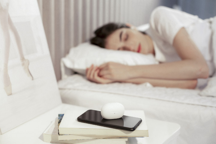 1MORE ComfoBuds Z 真無線耳機，重視舒眠場景，輕巧舒適設計、多首獨家舒眠音效，經由研究單位測試檢測證實有效提升睡眠品質。.jpg