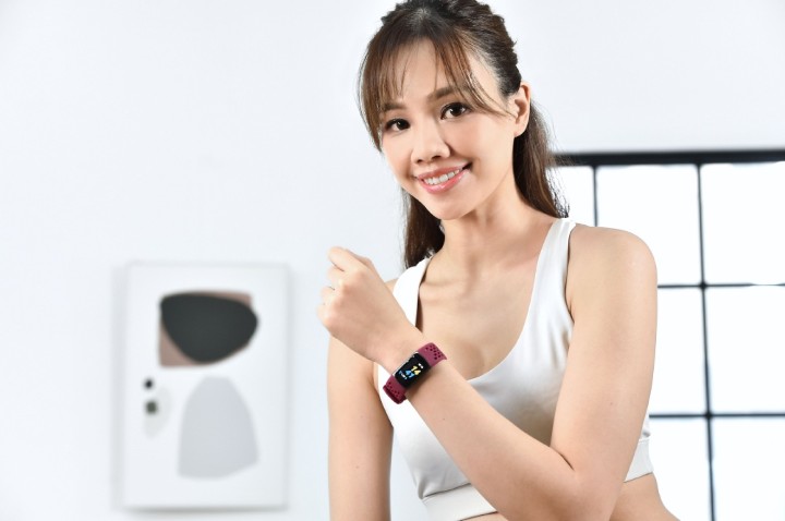 圖2.-Fitbit-Charge-5-透氣運動錶帶等配件，可於Fitbit.com購買.jpg