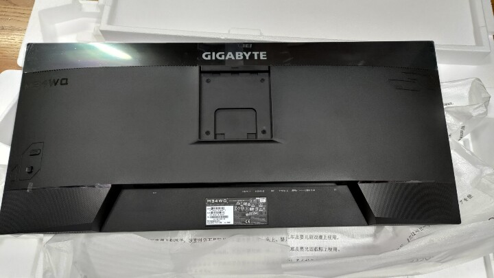 GIGABYTE M34WQ 螢幕開箱體驗 休閒工作兩者兼顧