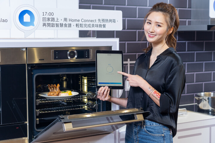 BOSCH 烤箱可藉由Home Connect App遠端進行預熱，更有效率運用時間，開啟智慧食譜功能，持續升級擴充，讓美味輕鬆上桌。.jpg