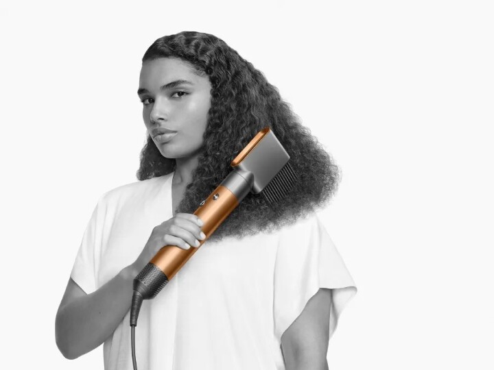 Dyson推出第二代Airwrap造型器，讓使用者更容易整理頭髮
