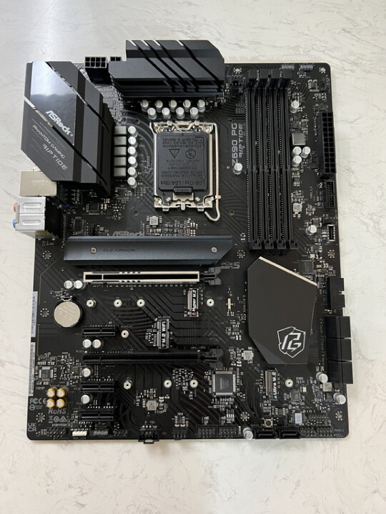 ASRock 低調無光害 Z690 PG Riptide 五年保新系列登場