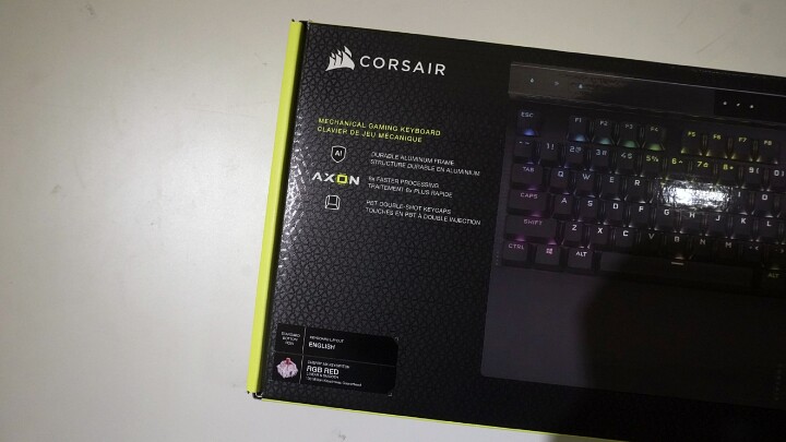 [忙裡偷賢開箱]我也要被海盜搶劫了嗎?! Corsair K70 RGB PRO開箱