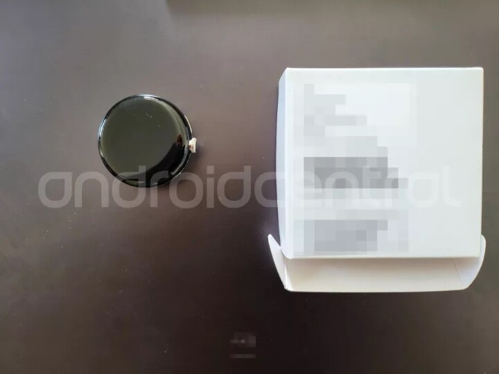 據說是 Google Pixel Watch 的測試機在餐廳被撿到了