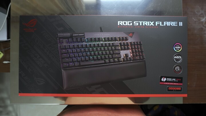 【開箱】堂弟的第一把real機械鍵盤!! ROG Strix Flare II輕開箱