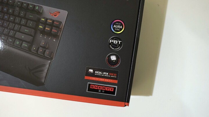 [休賢開箱]我的第一把無線鍵盤!! ROG Strix Scope RX TKL Wireless Deluxe簡單開箱