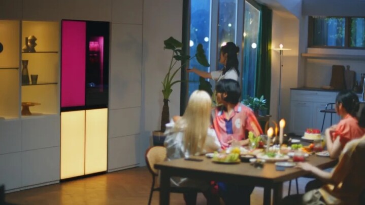 LG 推出可配合 LED 變化色彩，同時可連接手機播放音樂的 MoodUP 冰箱