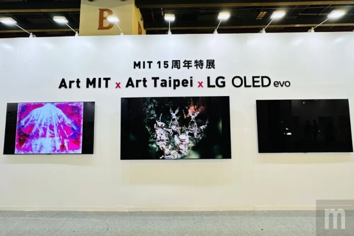 LG 在台展示可調式 42 吋曲面 OLED 電視、全球最大 97 吋 OLED 電視