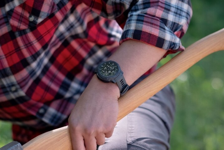 Garmin 推出結合指針與顯示螢幕的新款 Instinct 系列智慧運動錶