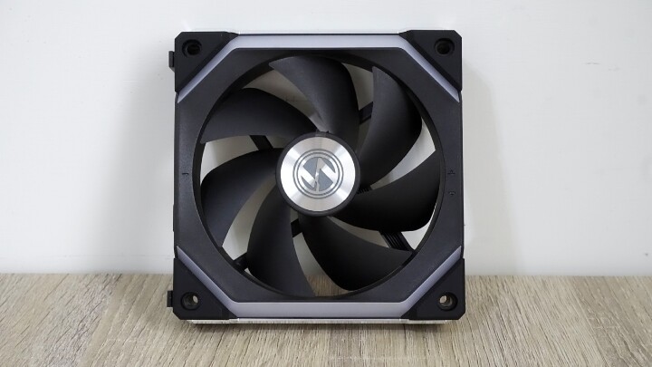 【開箱】風扇界的積木大師!! LIAN LI UNI FAN SL120 V2開箱