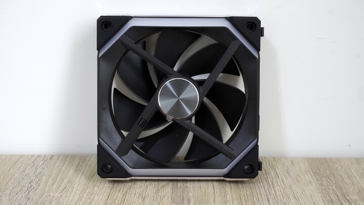 【開箱】風扇界的積木大師!! LIAN LI UNI FAN SL120 V2開箱