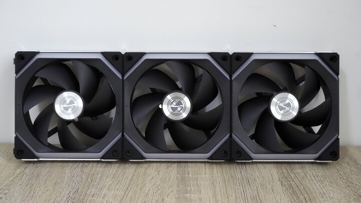 【開箱】風扇界的積木大師!! LIAN LI UNI FAN SL120 V2開箱