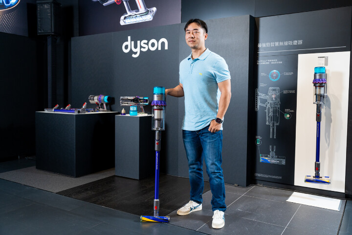 Dyson資深工程師Brian Hu介紹並示範Dyson迄今最強勁Gen5Detect無線吸塵器.jpg