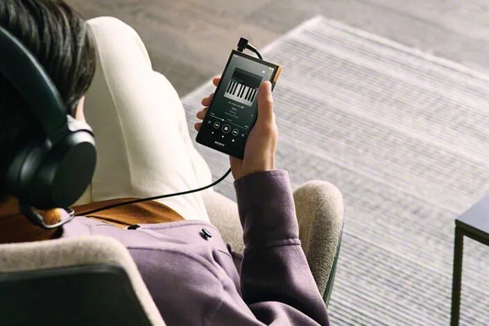 Sony 更新定位中高階與鎖定主流市場使用的新款 Walkman 數位播放機，加入新版藍牙 LE Audio 音訊技術
