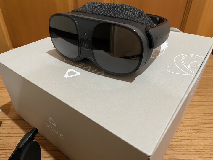 (開箱) 我的第一台VR頭盔，入手Vive XR Elite