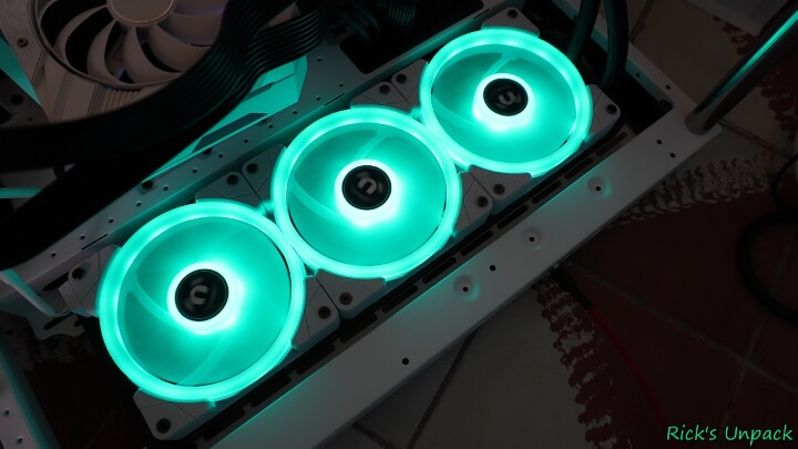 【開箱】靠磁力串接的風扇?! | TT 耀影 SWAFAN EX12 RGB WHITE開箱