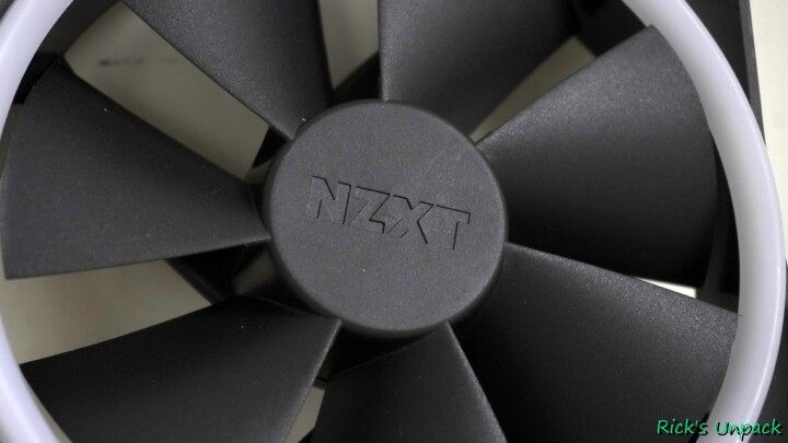 【開箱】雙面燈環海灣扇 | NZXT F120 RGB DUO開箱