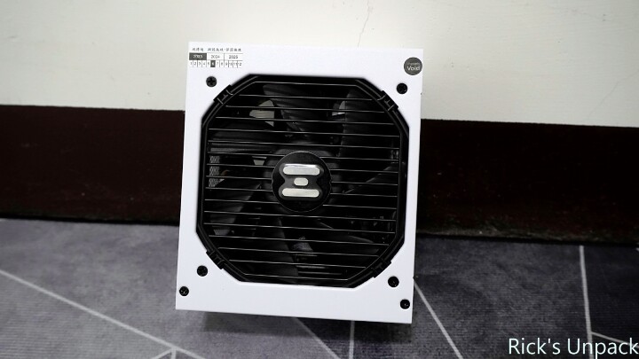 【開箱】能塞下4090的MATX機殼與白色短電源 | FSP CST360 WHITE &amp; FSP Hydro PTM X PRO 1200W