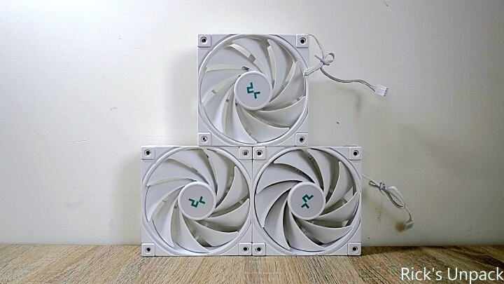 【開箱】簡約潔白無限鏡水冷 | DEEPCOOL LT720 WHITE