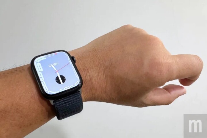 目前由 Apple Watch Series 9、Apple Watch Ultra 2 獨佔使用的雙掐指操作手勢，最快於下週釋出測試版本