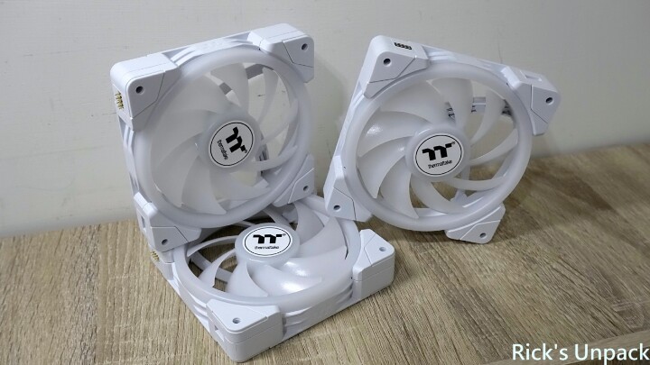 【開箱】免插控制器的積木磁吸風扇 | TT 耀影 SWAFAN EX12 ARGB WHITE
