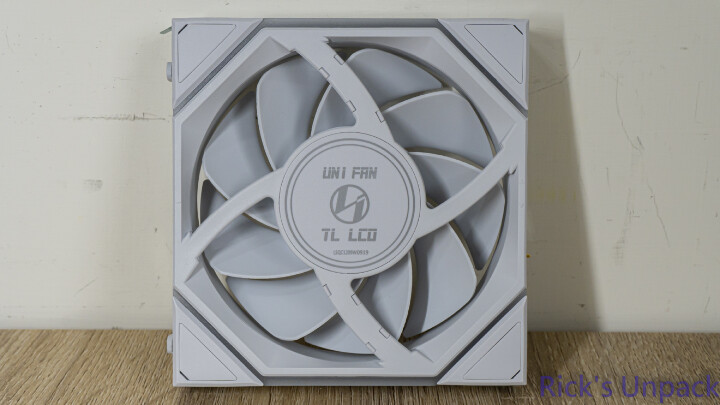 【開箱】自帶螢幕的積木風扇 | LIAN LI UNI FAN TL LCD 120 WHITE