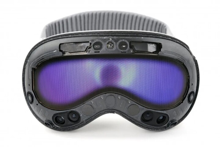 IFixit 拆解 Vision Pro  解釋呈現配戴者眼神的 EyeSight 功能不清楚是為了避免「恐怖谷」效應