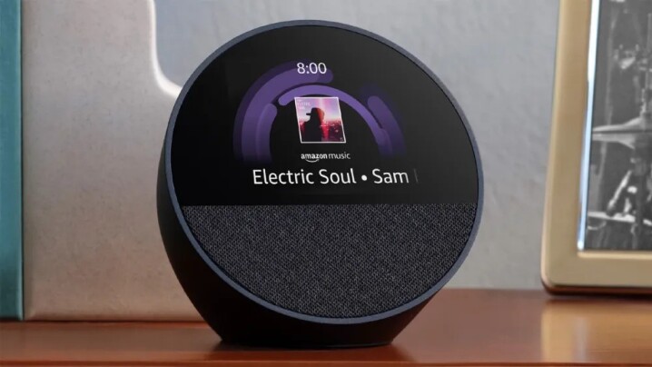 亞馬遜推出全新 Echo Spot，同樣適合作為床頭的智慧鬧鐘、可使用 Alexa 數位助理服務