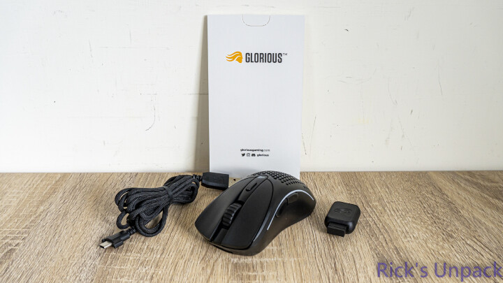 【開箱】Glorious輕量三模右手人體工學鼠 | Glorious Model D2 WIRELESS