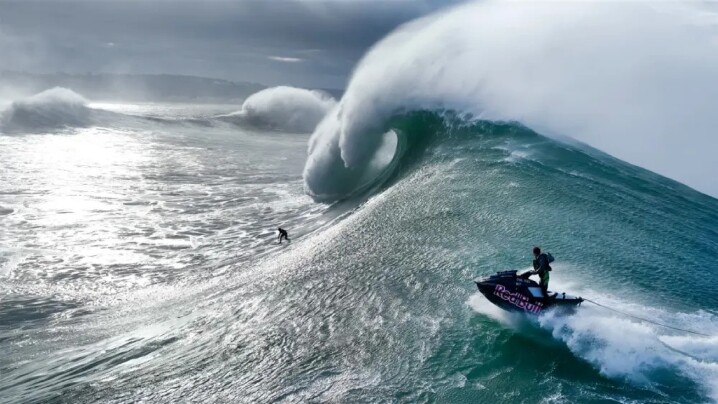 Apple-Vision-Pro-immersive-video-Big-Wave-Surfing-with-Red-Bull_big.jpg.large_2x.jpg