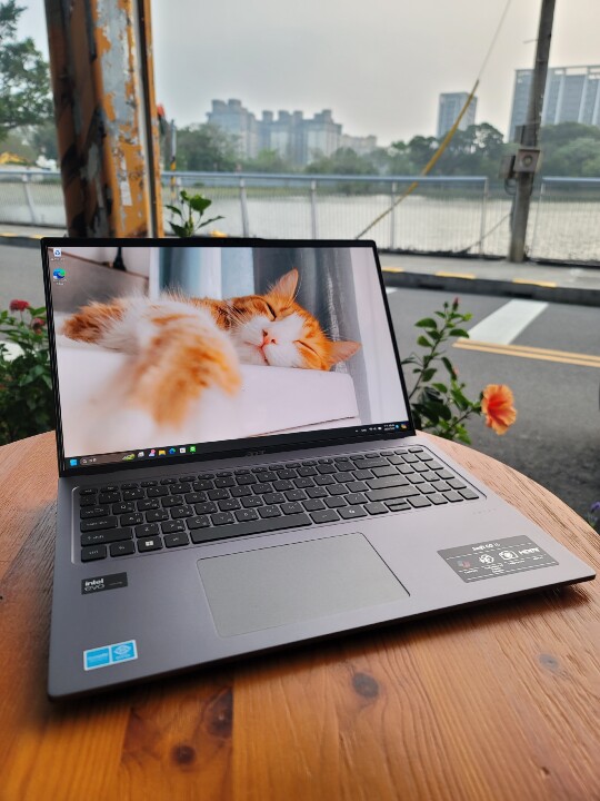 CP值近完美的16吋筆電 Acer SFG16開箱