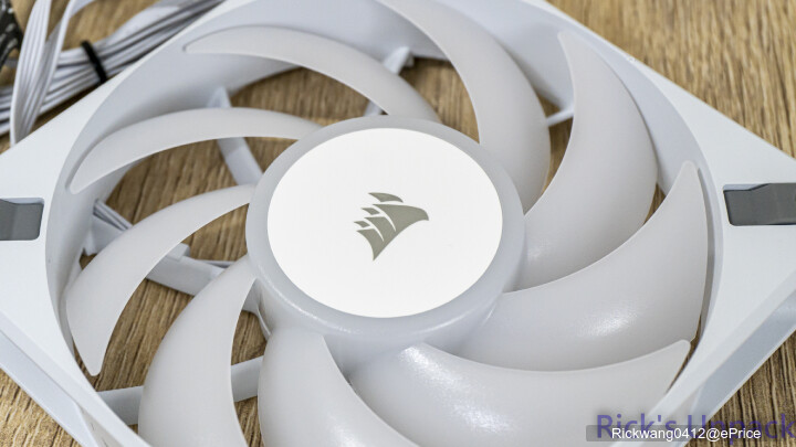 【開箱】專屬絢麗CAPELLIX燈效 | CORSAIR H150i ELITE CAPELLIX XT WHITE