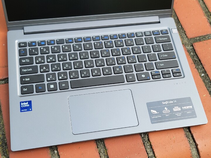 外出神兵 Acer Swift Lite 14(SFL14-52M-531X) 筆電開箱 