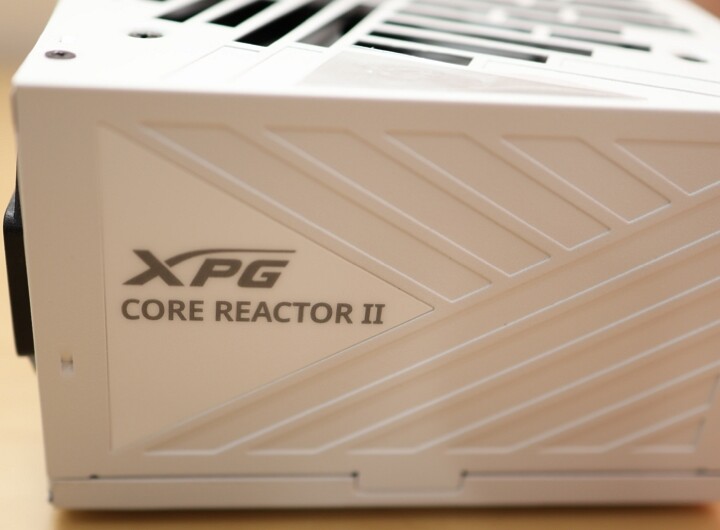 開箱 XPG CORE REACTOR II 850W 白色版 