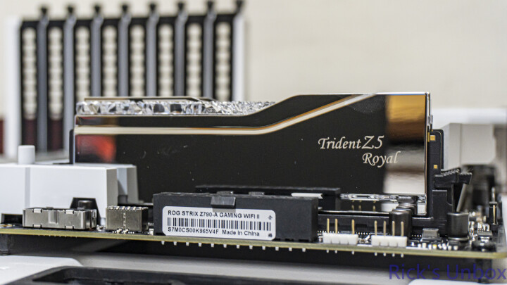 【開箱】尊爵不凡的視覺饗宴 | G.SKILL Trident Z5 Royal 皇家戟 DDR5 SILVER 24Gx2 7200MHz