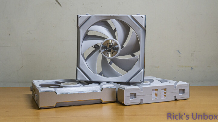 【開箱】訊號&quot;無線化&quot;的風扇 | LIAN LI UNI FAN SL WIRELESS 120 WHITE &amp; SL WIRELESS LCD 120 WHITE