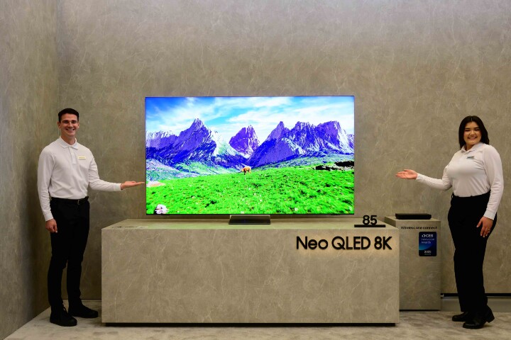 【新聞圖片2】三星於First Look 2025推出最新旗艦智慧顯示器Neo QLED 8K QN990F，其採用超薄極簡設計並結合頂尖科技與優雅美學，是一款具備先進功能與洗鍊外型的頂級家庭娛樂裝置。.jpg