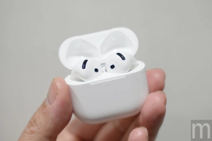 airpods-402-1.jpg airpods-402-1.jpg
