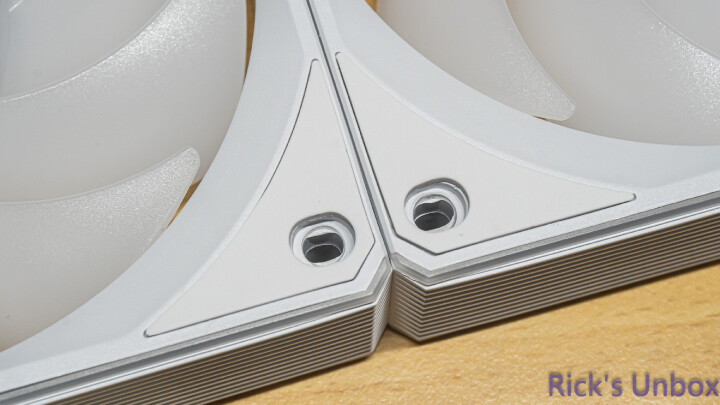 【開箱】連水冷都有三模連線 | LIAN LI HydroShift II LCD-C 360CL WHITE