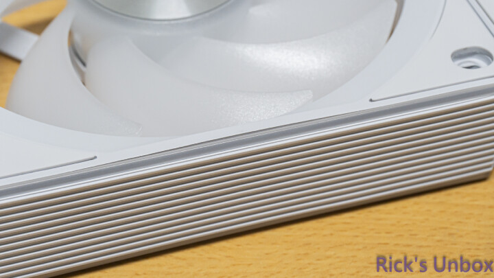 【開箱】連水冷都有三模連線 | LIAN LI HydroShift II LCD-C 360CL WHITE