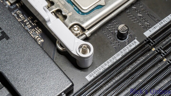 【開箱】連水冷都有三模連線 | LIAN LI HydroShift II LCD-C 360CL WHITE